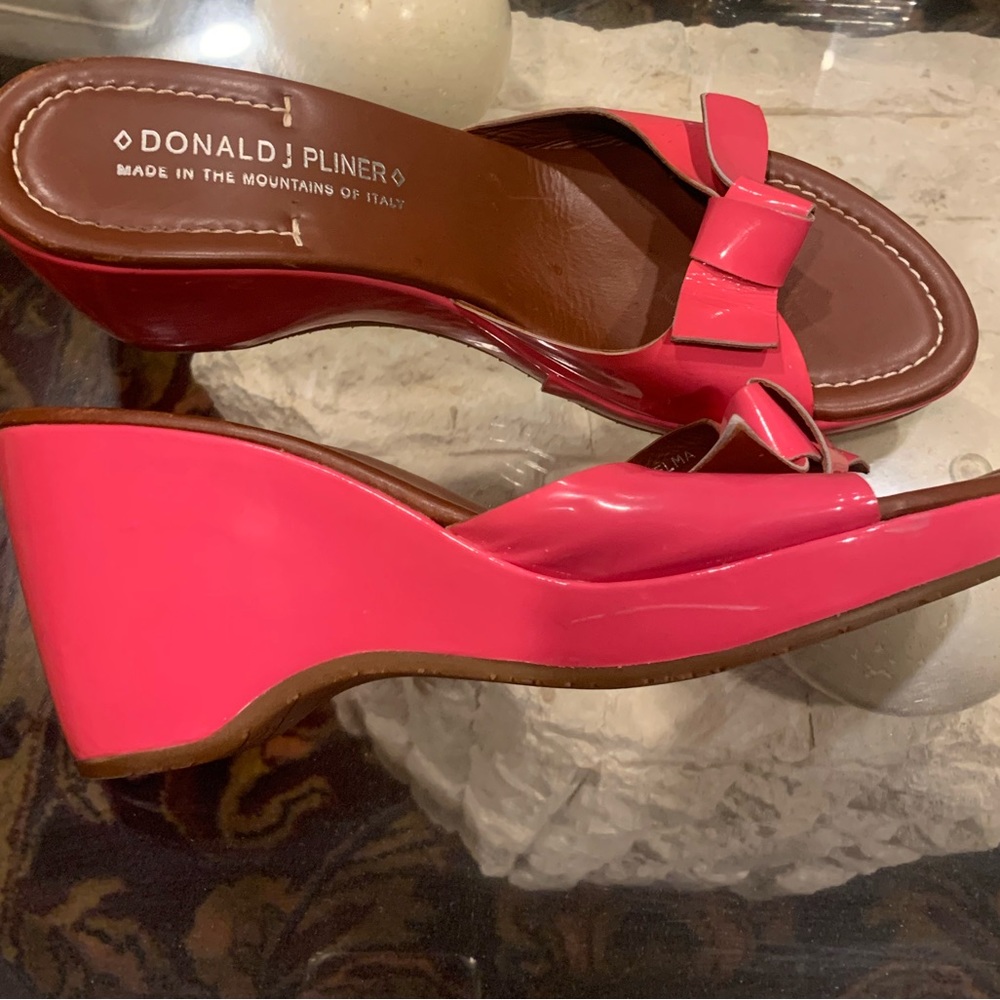 Donald J Pliner Velma Hot Pink Wedge
